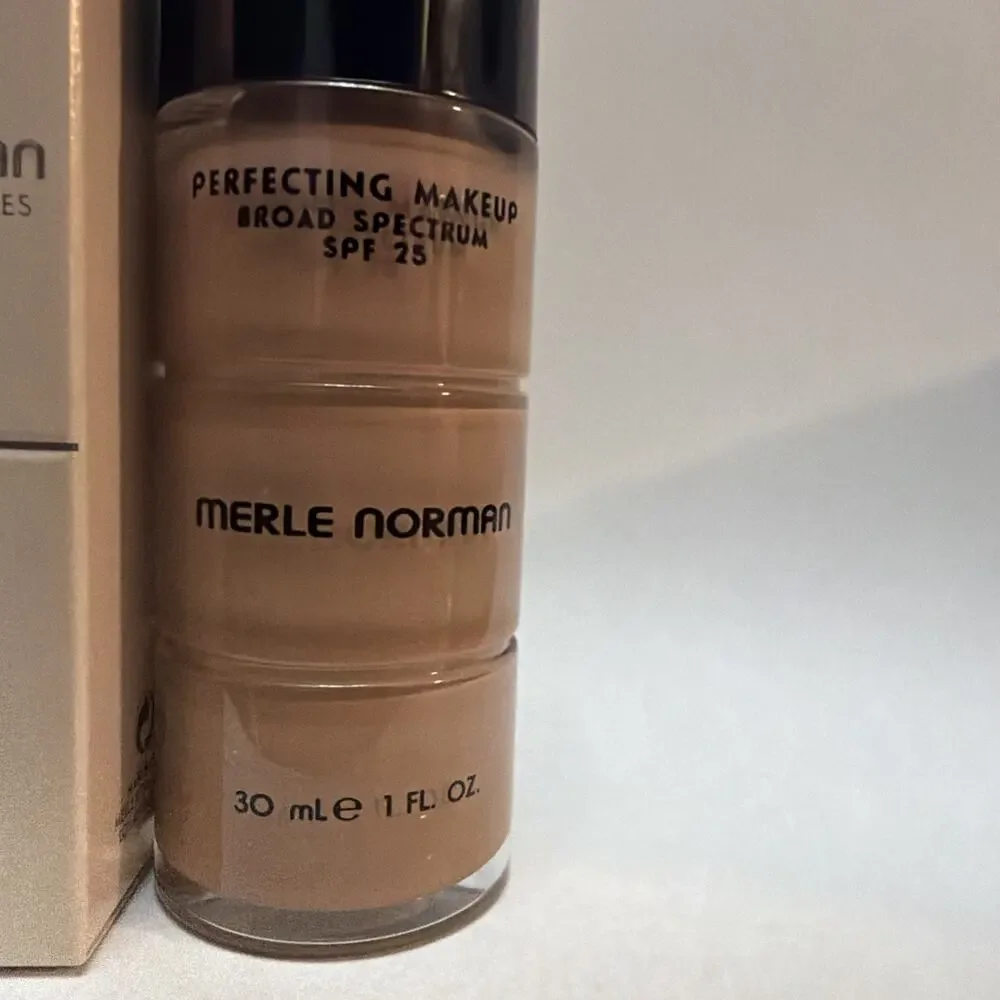 Merle Norman Perfecting Makeup Foundation Delicate Beige SPF 25 SPF NIB Fresh